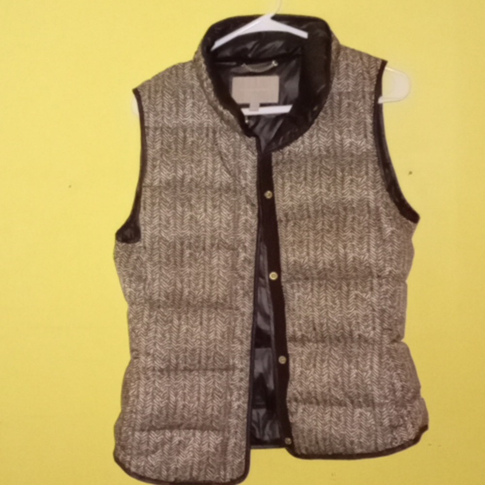 Banana Republic Quilted Vest Black and White down filled  Puffer